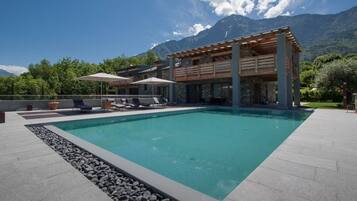 Piscine extérieure, piscine chauffée