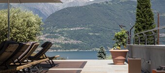 Luxury apartment within a villa, SPA and heated pool with view over Lake Como