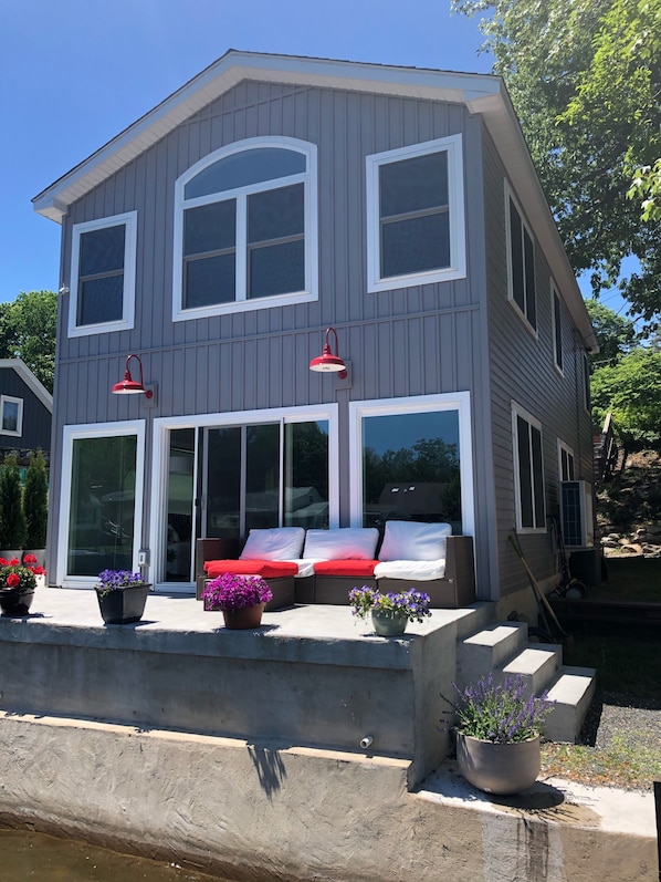 Terrace/patio - Lake House, ONE HOUR from NYC (Newburgh)
