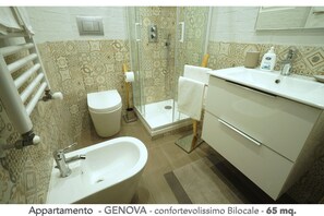 Doccia, asciugacapelli, bidet, asciugamani