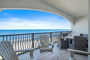 Outdoor dining - Beach Front Unit A402 | Family Friendly | Private Beach (Santa Rosa Beach)