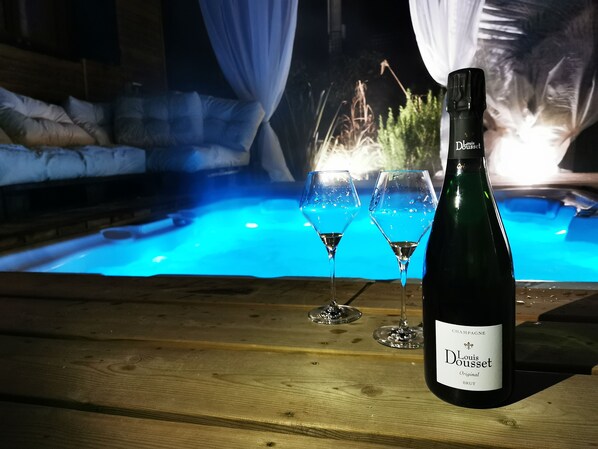 Pool - KÄBANE 85, Lodge with waterfront spa (Prouilly)