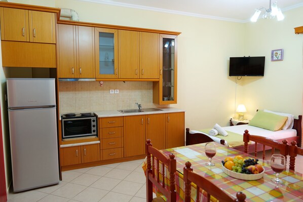 Apartment | Private kitchen | Fridge, microwave, oven, stovetop