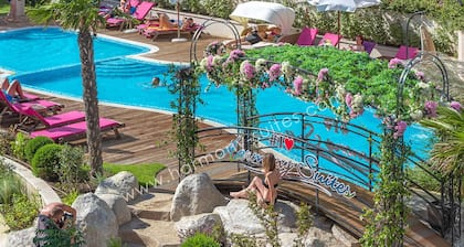 Harmony Suites Saint Vlas