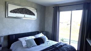 3 bedrooms, iron/ironing board, travel cot, free WiFi