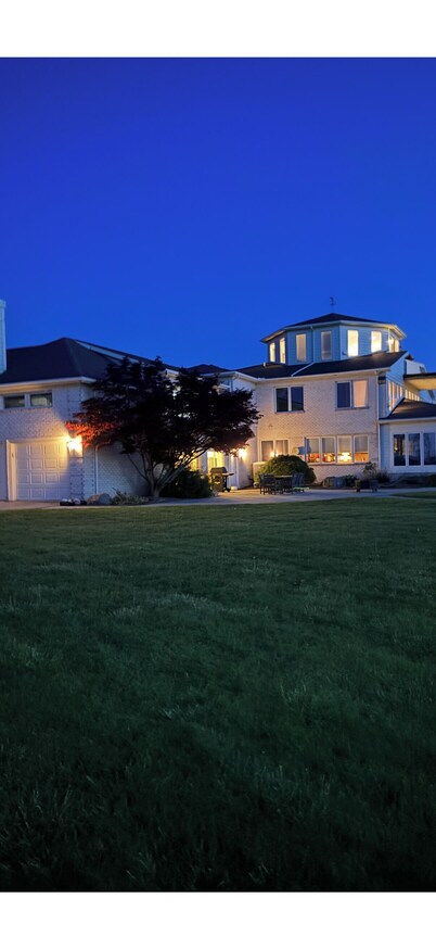 Eagle Isle Wings North Wing Relaxing Waterfront Getaway near cedar point