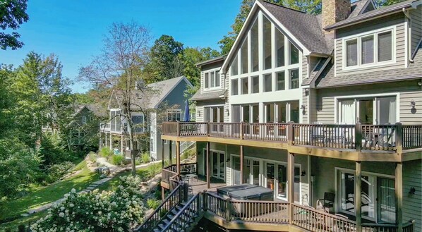 Exterior - Large Lakefront Home! Private dock + hot tub! (McHenry)