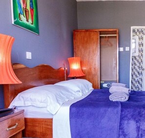 1 sovrum, värdeförvaringsskåp på rummet och strykjärn/strykbräda