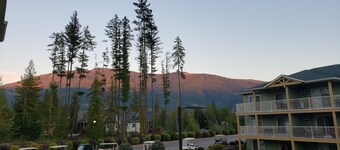 Quiet condo at beautiful Mabel Lake