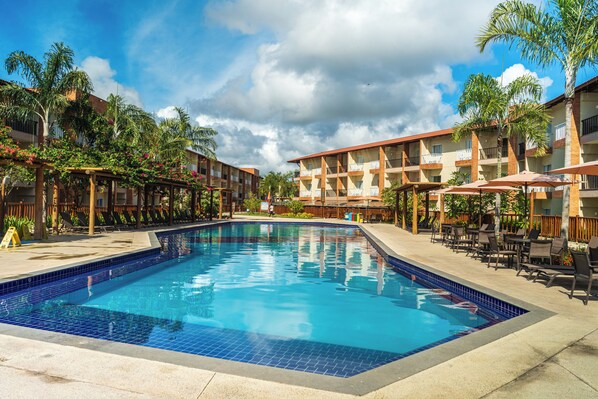 4 albercas al aire libre 