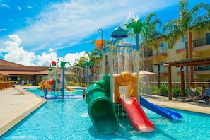 4 piscines extérieures