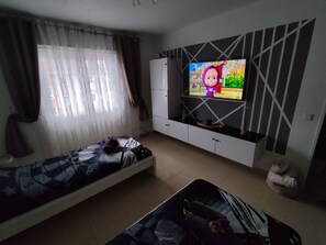 3 chambres, fer et planche à repasser, Wi-Fi gratuit, draps fournis