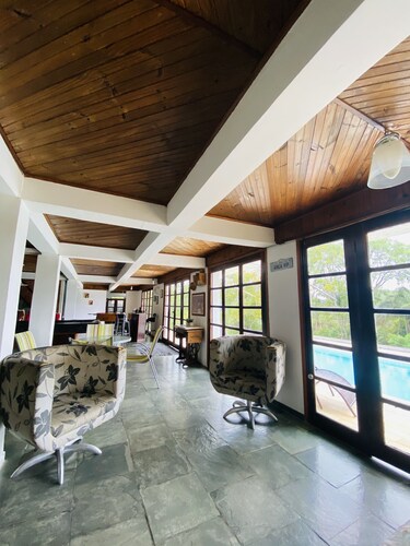 Chácara com Piscina Vista da Natureza