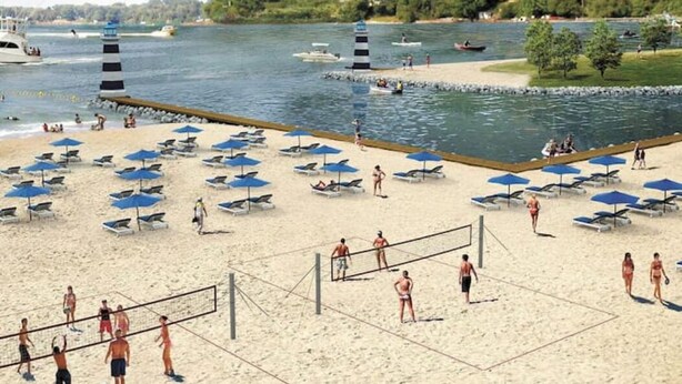 Una cancha de voleibol de playa con sillas y sombrillas, un faro y barcos en el agua.