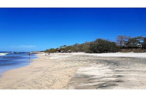 Beach nearby - New Beachside Studio With Pool (Playa Avellanas)