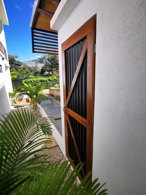 Exterior detail - New Beachside Studio With Pool (Playa Avellanas)