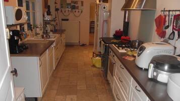 Frigorífic, microones, forn i placa de cuina