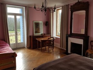 5 Schlafzimmer, Bügeleisen/Bügelbrett, WLAN, Bettwäsche