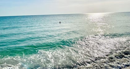Escapada a Sunset Beach, ¡A Pasos de la Playa, Restaurantes Cercanos, Acomoda 8!