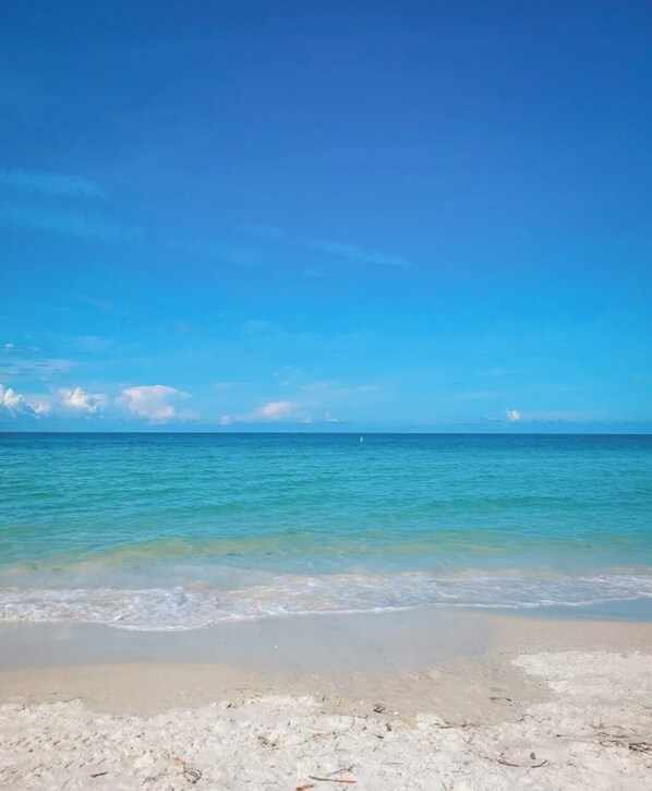Beach nearby, sun loungers, beach towels
