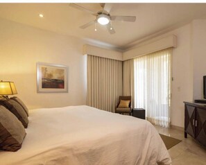 3 bedrooms, free WiFi, bed sheets - Best apartment beach front with access to the pool (La Paz)