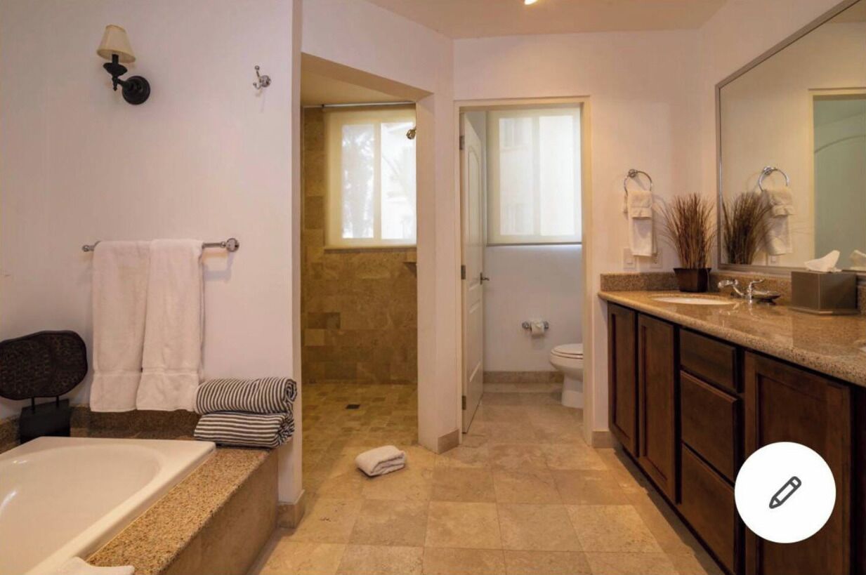 Combined shower/tub, towels, soap, shampoo