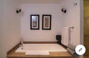 Combined shower/tub, towels, soap, shampoo