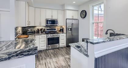 7 Bedroom, 3 parking spots,AC, Centrally located on Main Street next to Gondola!