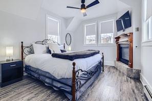 7 bedrooms, desk, iron/ironing board, free WiFi