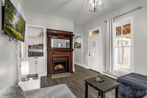 Interior - 7 Bedroom, 3 parking spots,AC, Centrally located on Main Street next to Gondola! (Breckenridge)