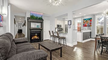 Téléviseur connecté, foyer, livres