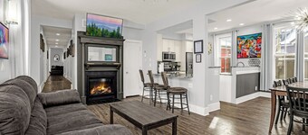 Downtown Breck~7BR&7BA~Walk to Gondola~Hot Tub~AC~3 Parking Spots