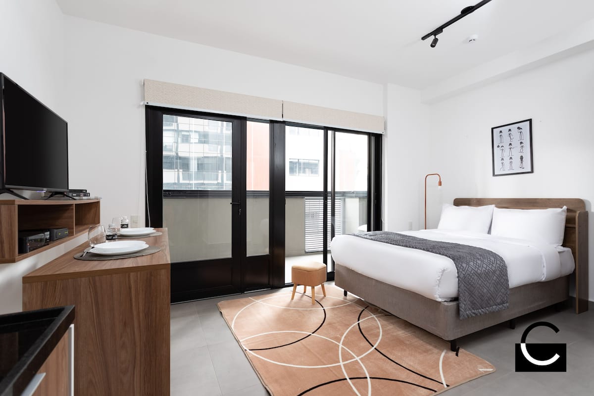 Basic Studio, Mobility Accessible | Hypo-allergenic bedding, free WiFi