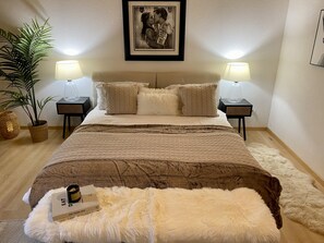 4 Schlafzimmer, Schreibtisch, Bügeleisen/Bügelbrett, Reisekinderbett