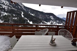 Outdoor dining - SAPHIR04 - Two Bedroom Apartment, Sleeps 6 (Vaujany)
