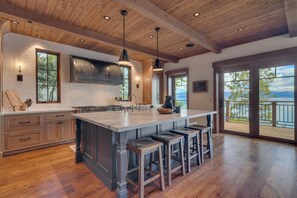 Coffee/tea maker, cookware/dishes/utensils