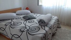 Căn hộ (1 Bedroom Apartment with Terrace) | 3 phòng ngủ 