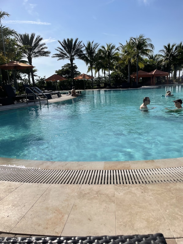 Piscine extérieure, piscine chauffée