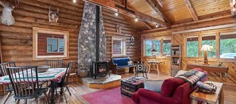 The Lodge Suite at Dakota Dream B&B. Secluded, Close to Custer, Great Breakfast!