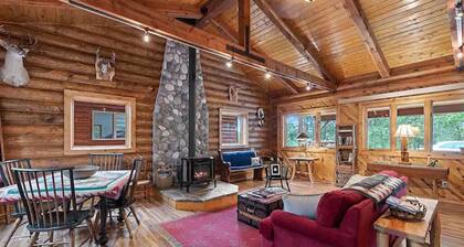 The Lodge Suite at Dakota Dream B&B. Secluded, Close to Custer, Great Breakfast!