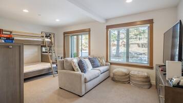 4 bedrooms, internet, bed sheets