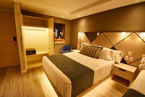Premier-Doppelzimmer | Select-Comfort-Betten, Zimmersafe, individuell dekoriert, Schreibtisch