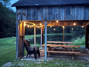 Outdoor dining - Bovina Farmhouse with Game Room & Rustic Pavilion (Bovina Center)