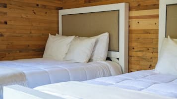 Tabla de planchar con plancha, wifi gratis y ropa de cama