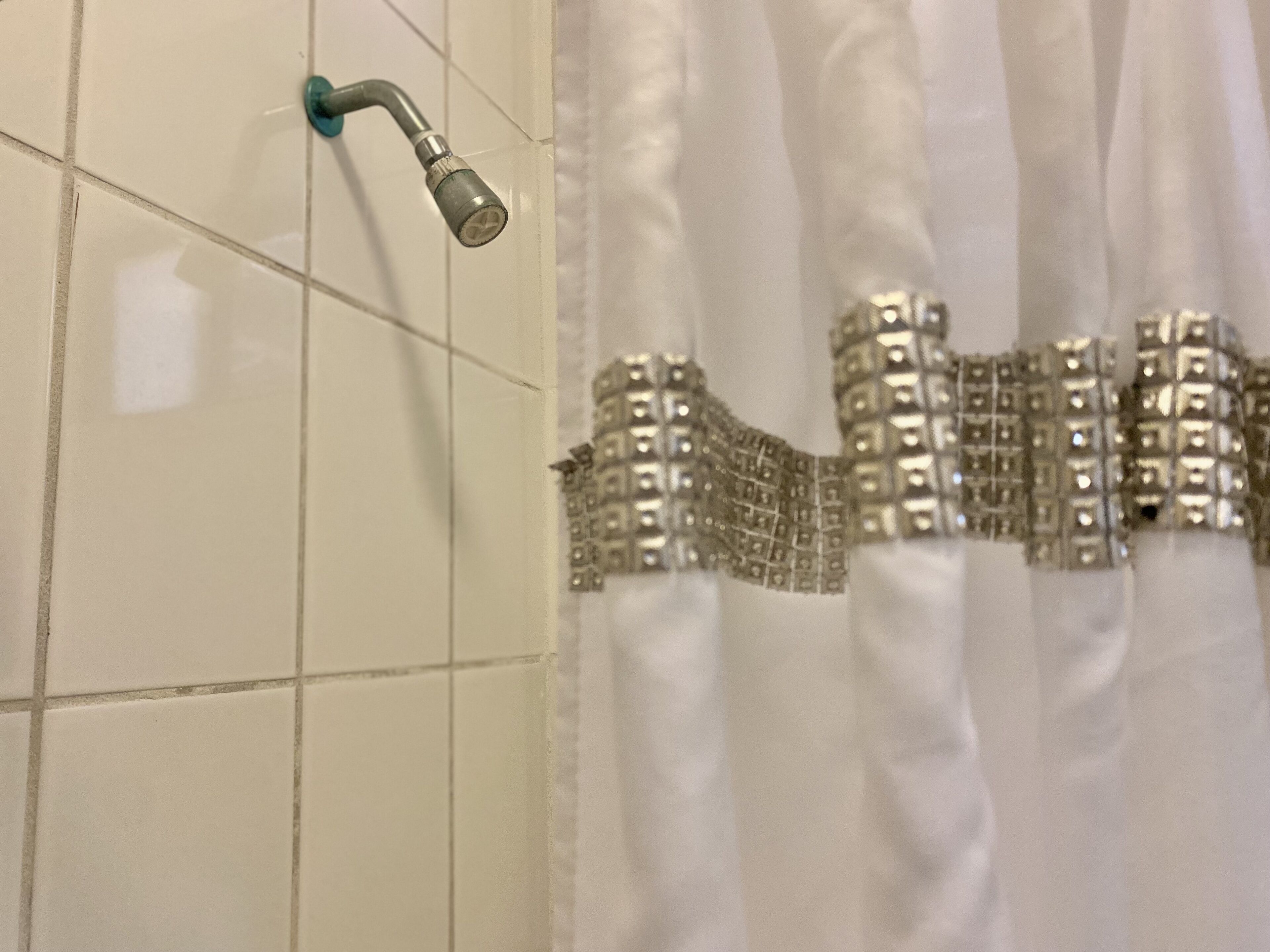 traditional room, 1 queen bed | bathroom | shower, free toiletries, hair dryer, towels