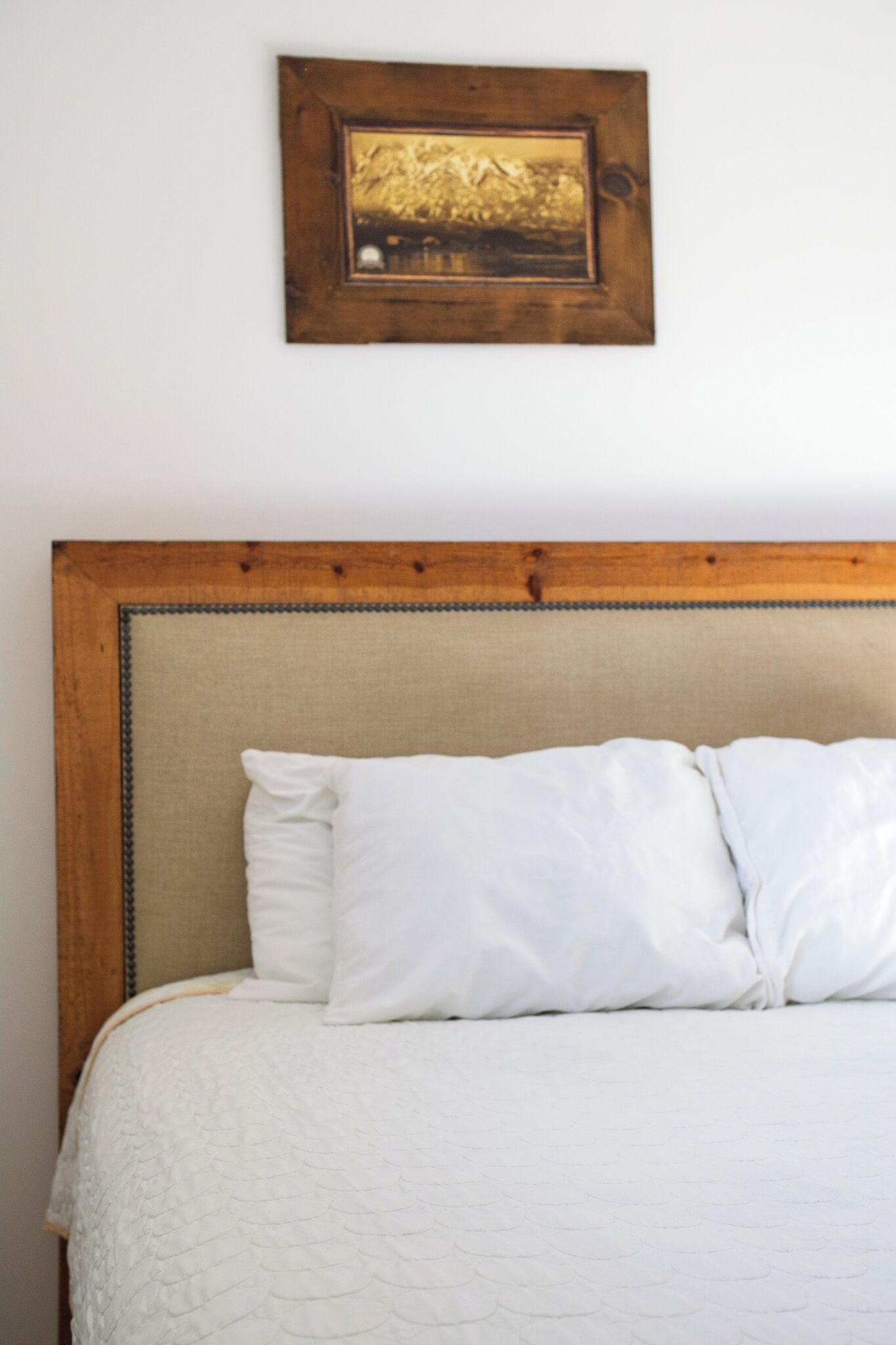 Traditional Room, 1 Queen Bed | Iron/ironing board, free WiFi, bed sheets