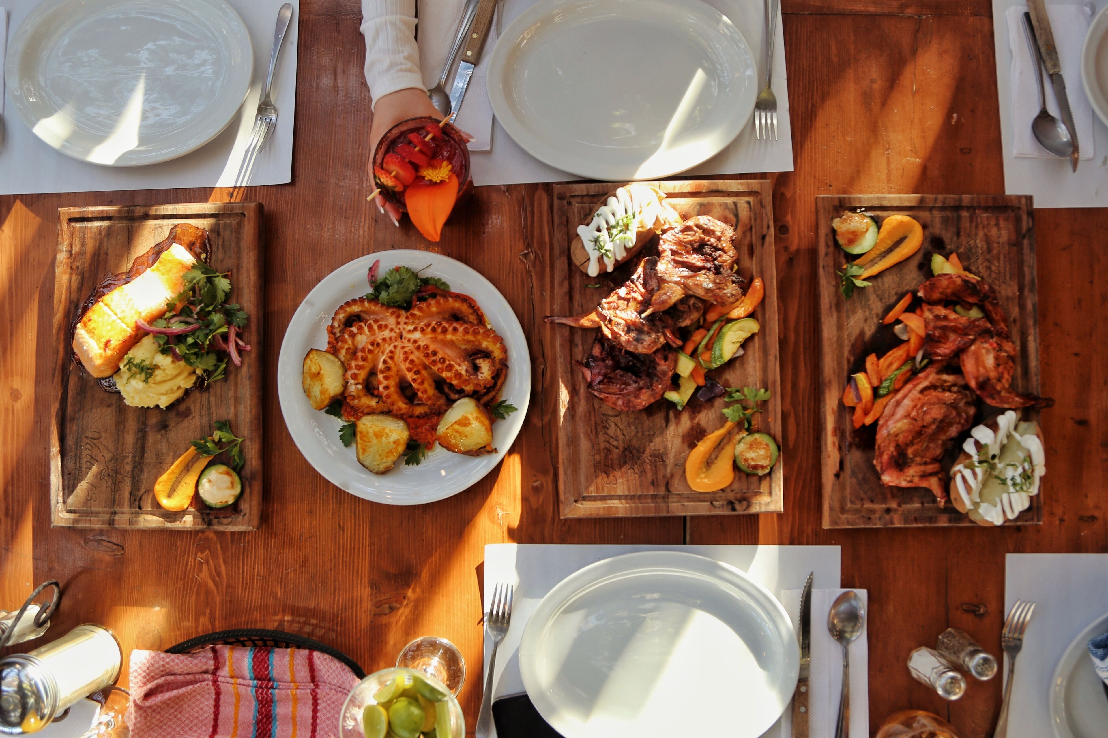 breakfast, lunch and dinner served