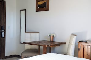Traditionele kamer, 1 queensize bed | Een strijkplank/strijkijzer, gratis wifi, beddengoed