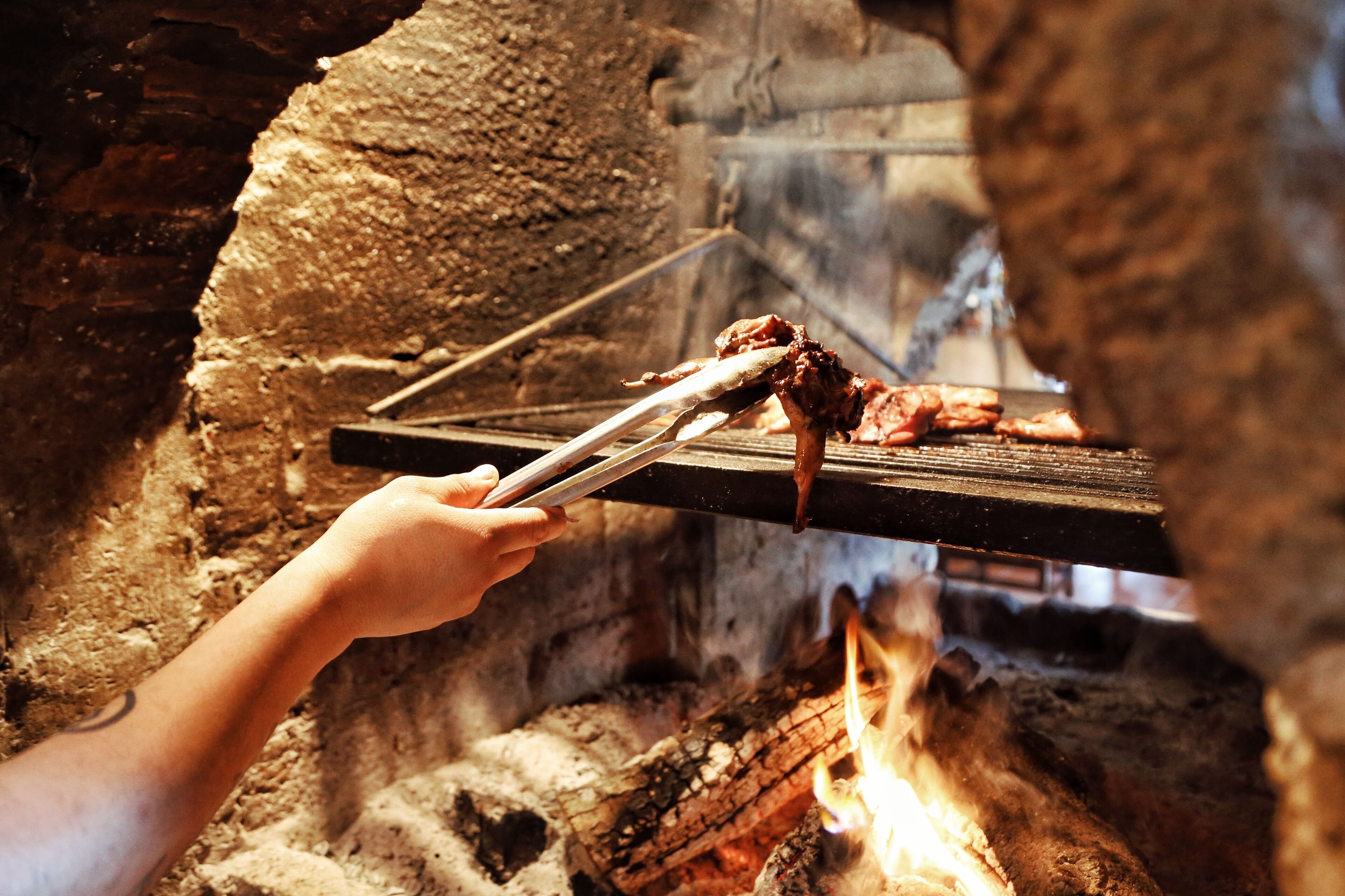 breakfast, lunch and dinner served