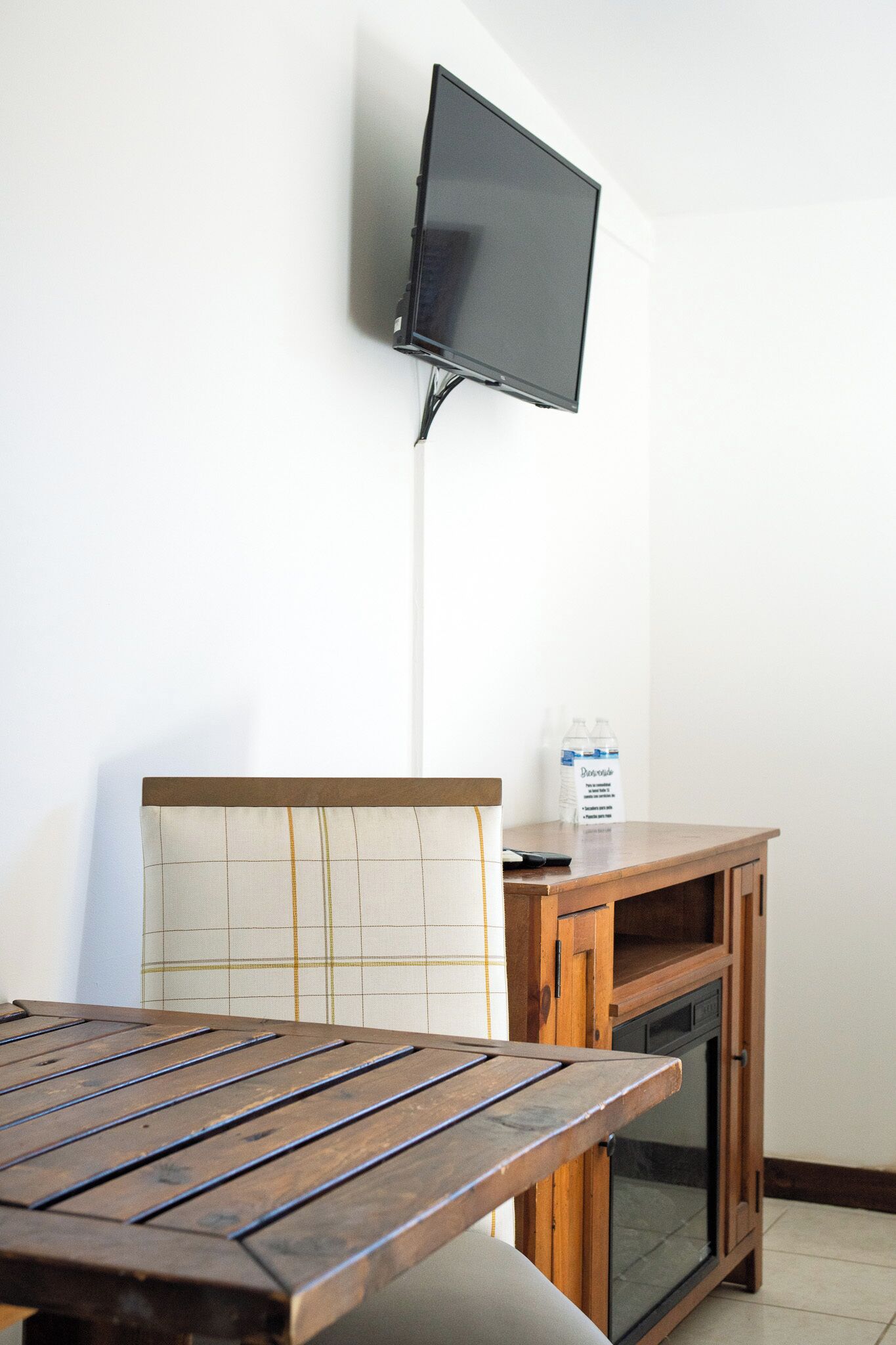 Traditional Room, 1 Queen Bed | Television